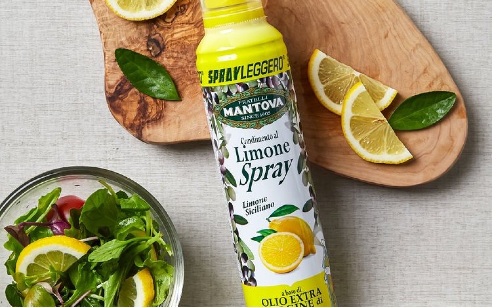 The Mantova lemon-flavored oil spray is an easy-to-use spray oil that gives food a fresh lemon taste